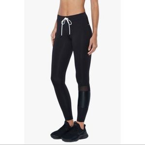 Castle Mid-Rise Evanesce Legging - Black - XS